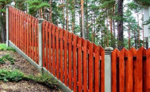 Забор на неровном участке